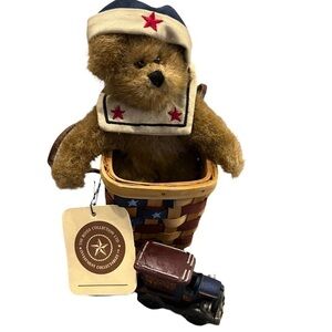 Boyd’s Bears Retired Nathan Little Bear Plush in Basket 6” w/ vintage Car